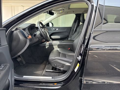 Used 2024 Volvo XC60 B5 Plus w/ Protection Package Premier AWD/4WD image 9