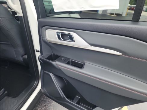 New 2026 Ford Explorer Active RWD image 19