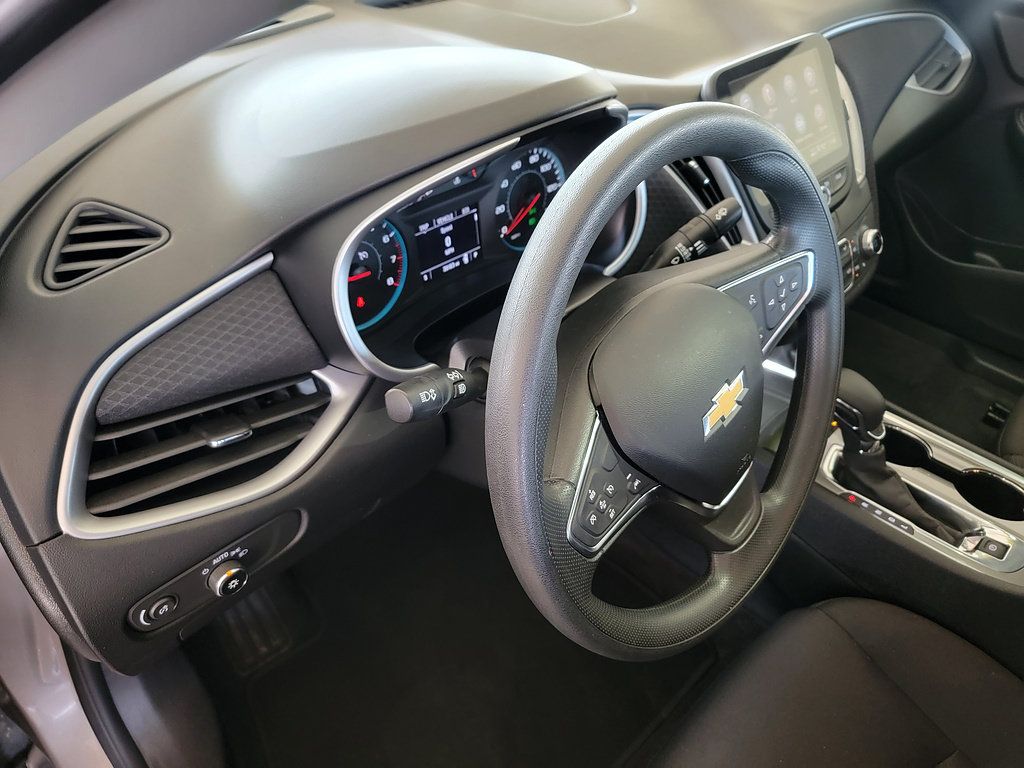 Used 2025 Chevrolet Malibu LT FWD image 11