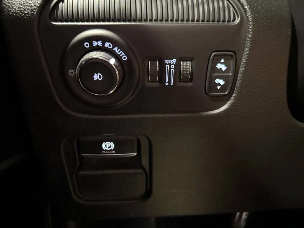 Used 2024 Jeep Wagoneer L Series II w/ Flexible Seating Group AWD/4WD image 52