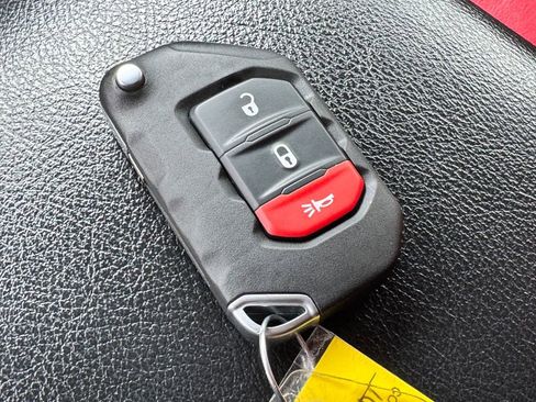Used 2022 Jeep Wrangler Unlimited Sport AWD/4WD image 31
