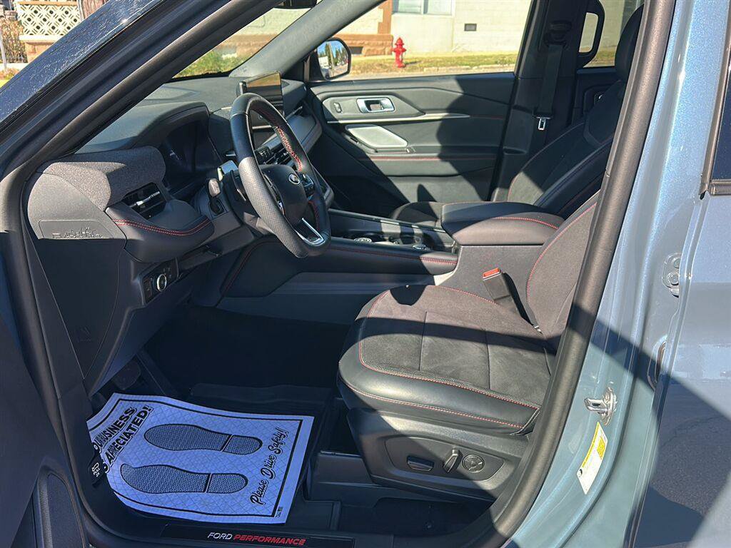 Used 2025 Ford Explorer ST w/ Sun And Sound Package AWD/4WD image 2