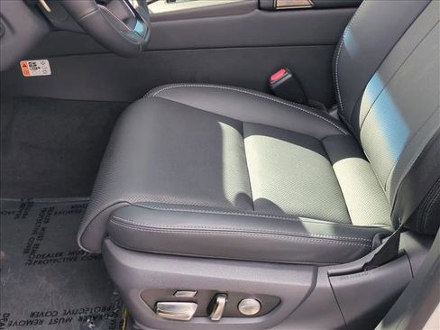 New 2025 Lexus LX 700h Luxury image 4