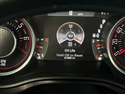 Used 2015 Dodge Challenger SXT RWD image 23