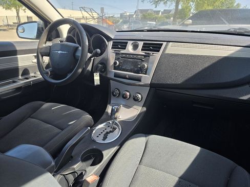 Used 2010 Chrysler Sebring Touring FWD image 16