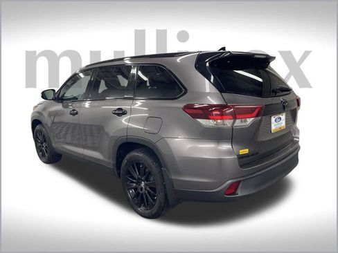 Used 2019 Toyota Highlander SE image 9