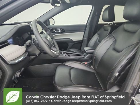 Certified 2024 Jeep Compass Limited image 19