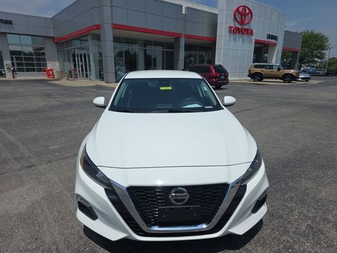 Used 2022 Nissan Altima 2.5 S FWD image 2