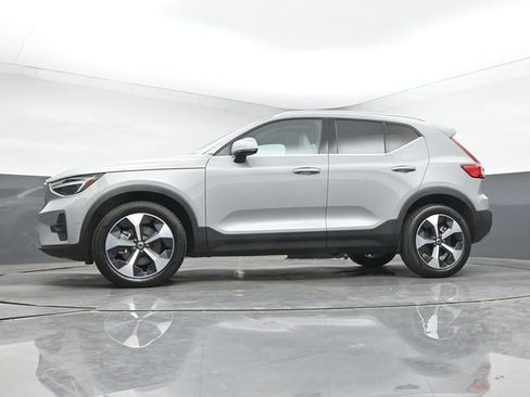 Used 2024 Volvo XC40 B5 Plus w/ Protection Package Premier AWD/4WD image 14