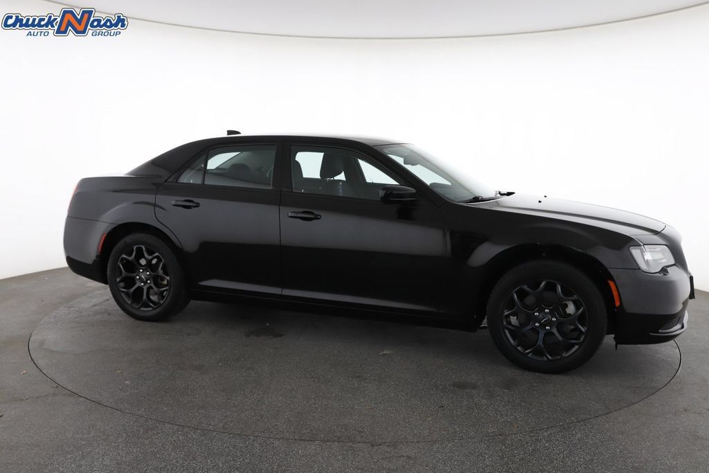 Used 2022 Chrysler 300 Touring w/ Sport Appearance Package AWD/4WD image 15