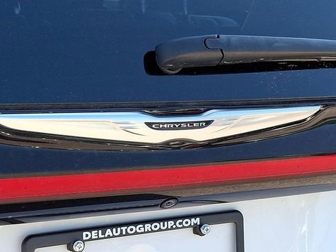 Used 2023 Chrysler Pacifica Touring-L FWD image 32