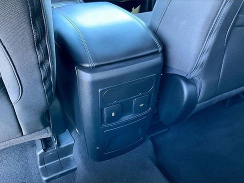 Used 2023 Ford Explorer XLT image 10