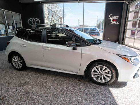 Used 2024 Toyota Corolla SE w/ SE Package image 5