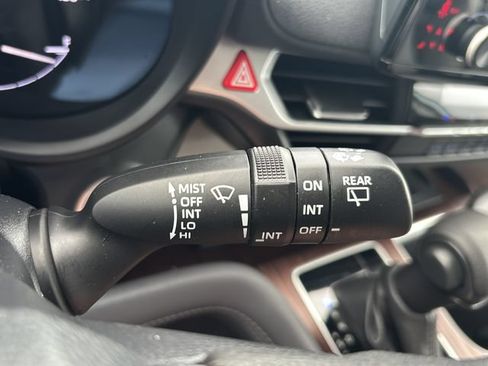 Used 2024 Toyota Sienna LE w/ LE Plus Package FWD image 23