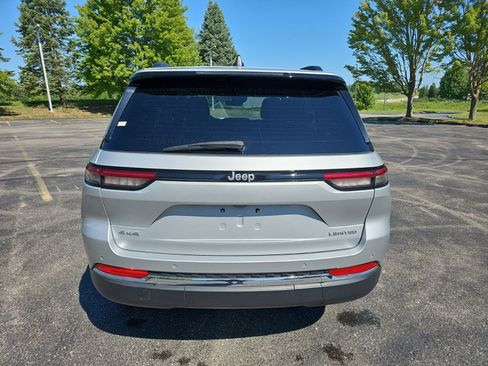 Used 2025 Jeep Grand Cherokee Limited AWD/4WD image 5