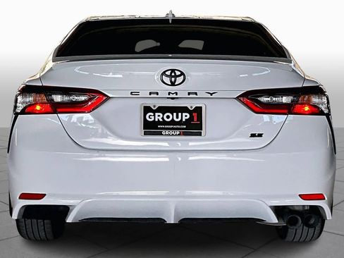 Used 2021 Toyota Camry SE w/ Convenience Package image 4