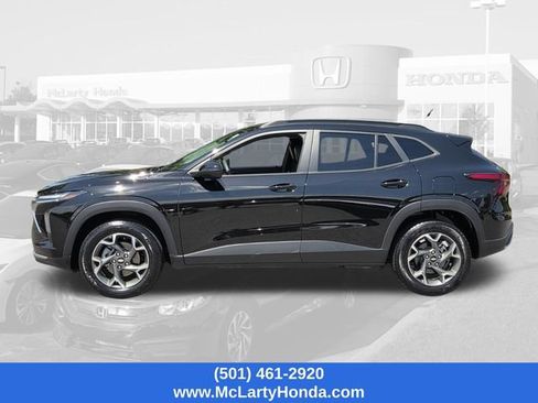 Used 2024 Chevrolet Trax LT FWD image 2
