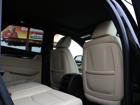 Used 2019 Cadillac XT5 Luxury image 46