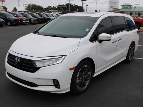 Used 2024 Honda Odyssey Elite image 4
