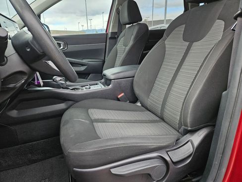 Used 2022 Kia Sorento LX AWD/4WD image 15