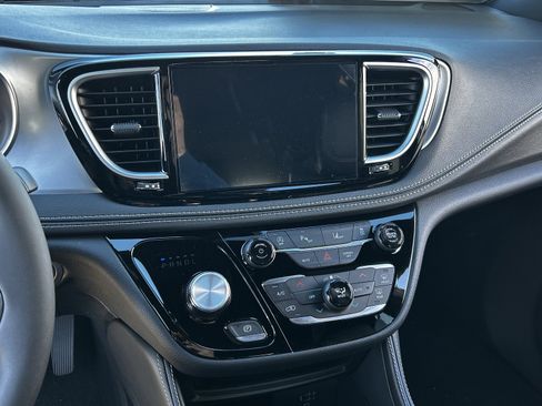 New 2026 Chrysler Pacifica Limited image 20