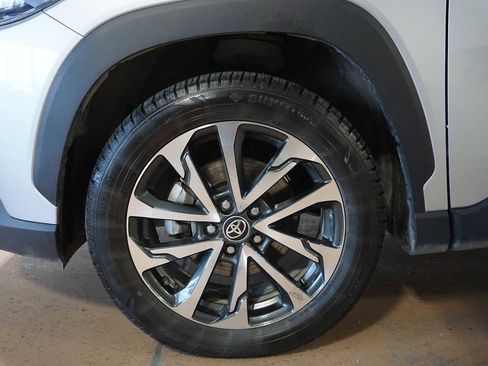 Used 2023 Toyota Corolla Cross XLE image 8