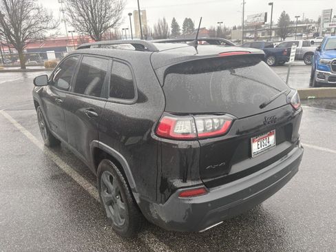 Used 2019 Jeep Cherokee Latitude Plus image 2