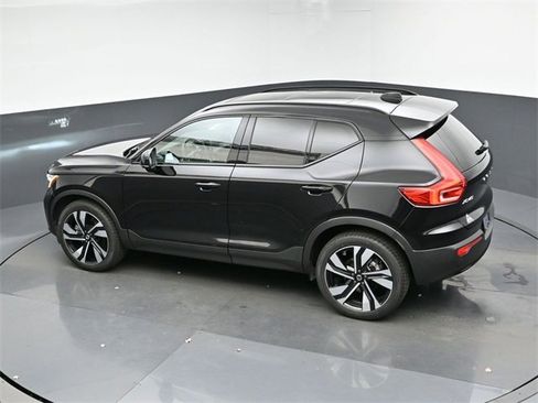 Used 2024 Volvo XC40 B5 Plus w/ Climate Package image 46