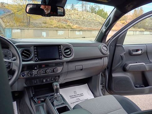 Used 2021 Toyota Tacoma TRD Off-Road image 15