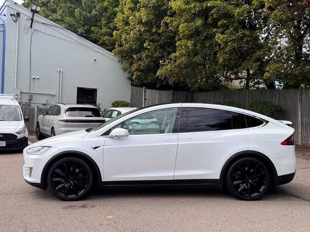Used 2018 Tesla Model X 100D AWD/4WD image 3