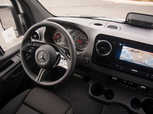 New 2025 Mercedes-Benz Sprinter 2500 image 28