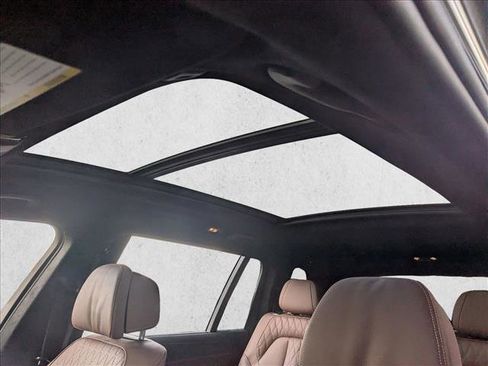 Used 2025 BMW X7 M60i image 15