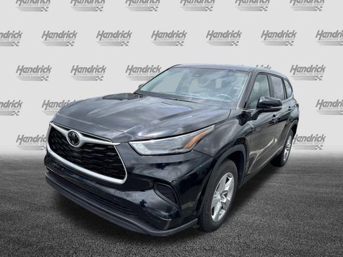 Used 2023 Toyota Highlander L FWD image 9