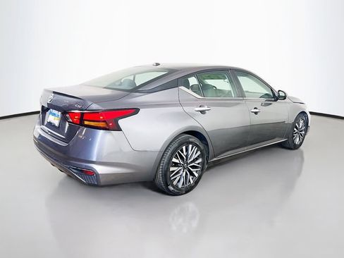 Used 2023 Nissan Altima 2.5 SV FWD image 9