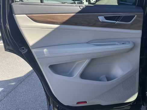 New 2026 Volkswagen Atlas SE FWD image 11