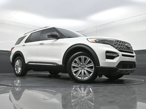 Used 2022 Ford Explorer Limited w/ Equipment Group 301A AWD/4WD image 27