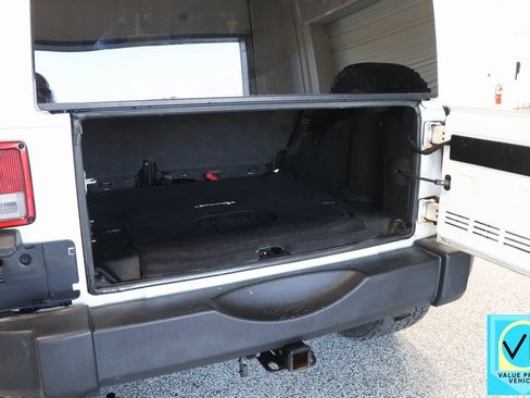 Used 2016 Jeep Wrangler Unlimited Rubicon w/ Max Tow Package image 26