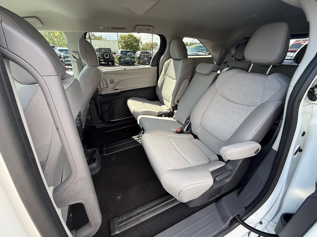 Used 2024 Toyota Sienna LE AWD/4WD image 12