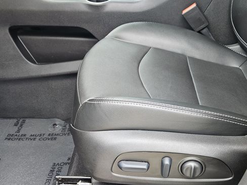 Used 2023 GMC Terrain SLT w/ Tech Package image 32