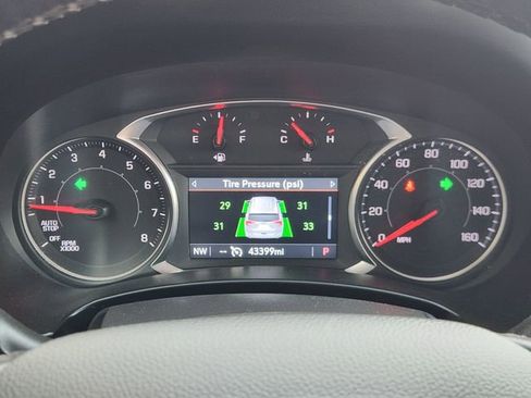 Used 2024 GMC Terrain SLT image 13