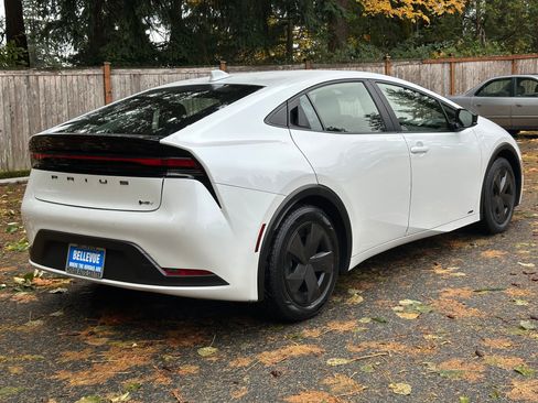 Used 2023 Toyota Prius LE image 7