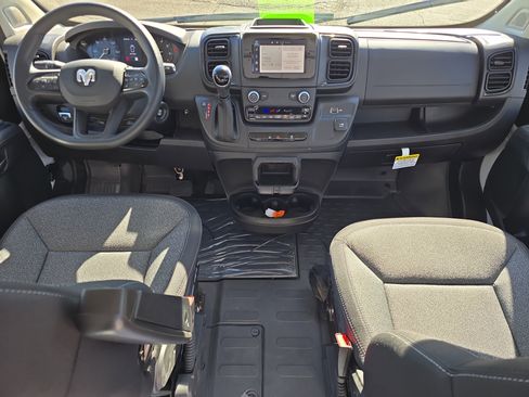 Used 2025 RAM ProMaster 2500 w/ Convenience Group image 9
