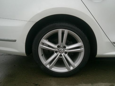 Used 2013 Volkswagen Passat TDI SE image 22