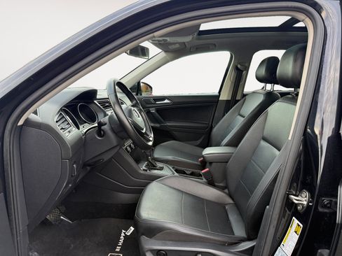 Used 2018 Volkswagen Tiguan SE w/ Panoramic Sunroof Package image 10