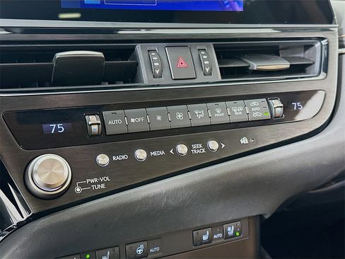 Used 2024 Lexus ES 350 w/ Premium Package image 18