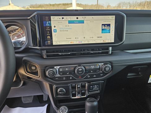 New 2026 Jeep Gladiator Sport AWD/4WD image 18