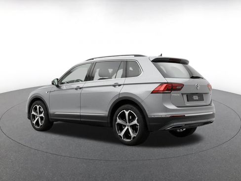 Used 2026 Volkswagen Tiguan SE AWD/4WD image 7