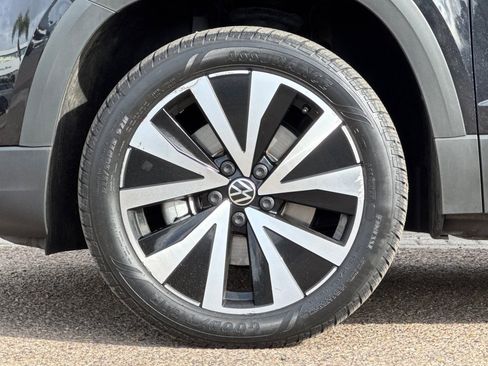Used 2022 Volkswagen Taos SE image 25