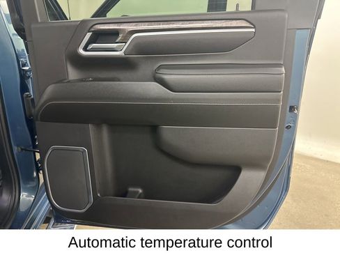 Used 2025 Chevrolet Silverado 2500 LTZ w/ LTZ Convenience Package image 24