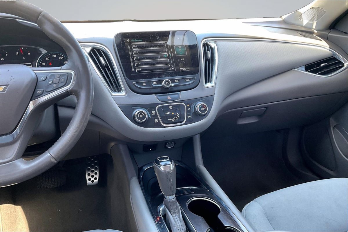 Used 2016 Chevrolet Malibu LT FWD image 6